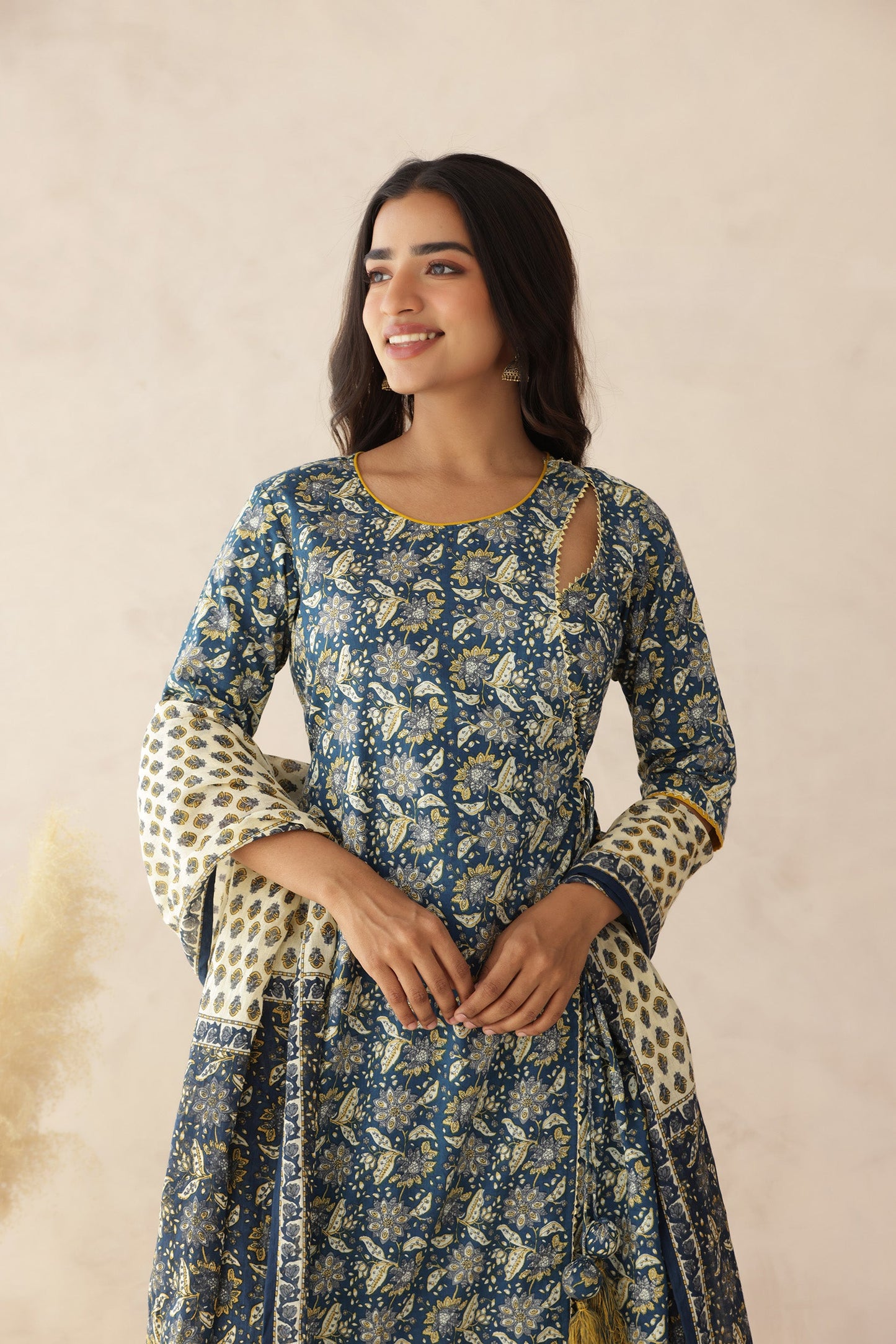 AKIRA ANGRAKHA STRAIGHT SUIT SET