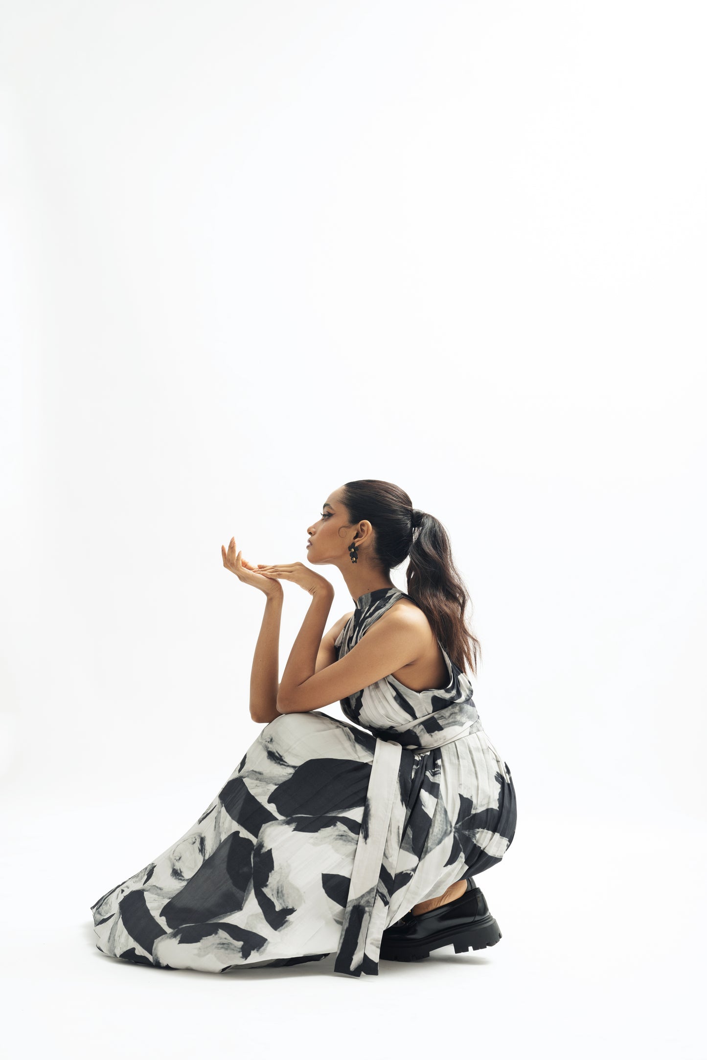 Pleated dress halter neck