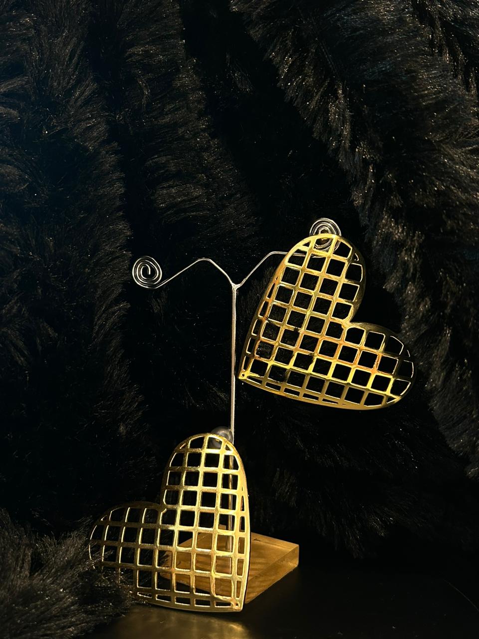 Staincil Mesh heart earrings