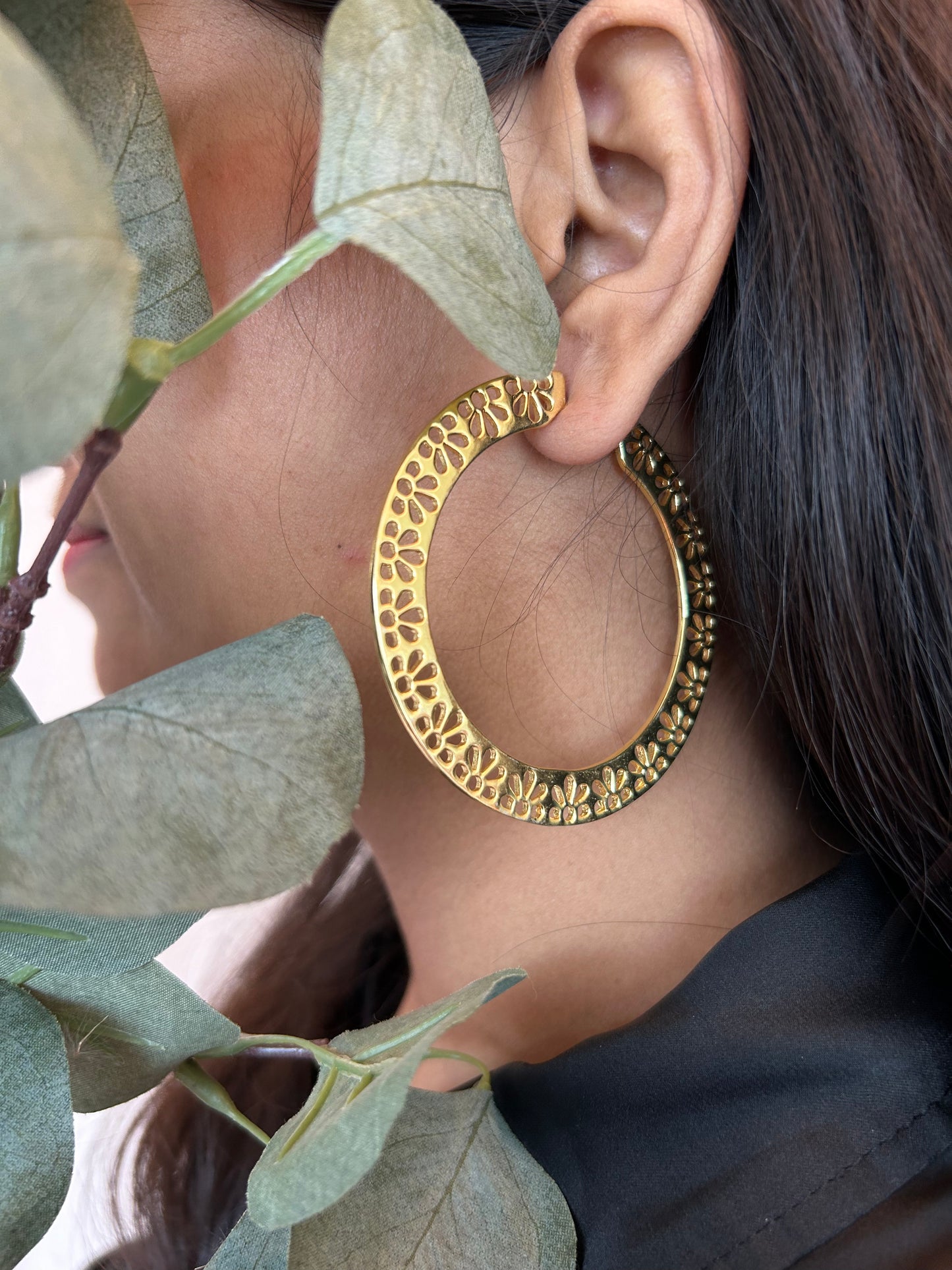 Lotus hoops