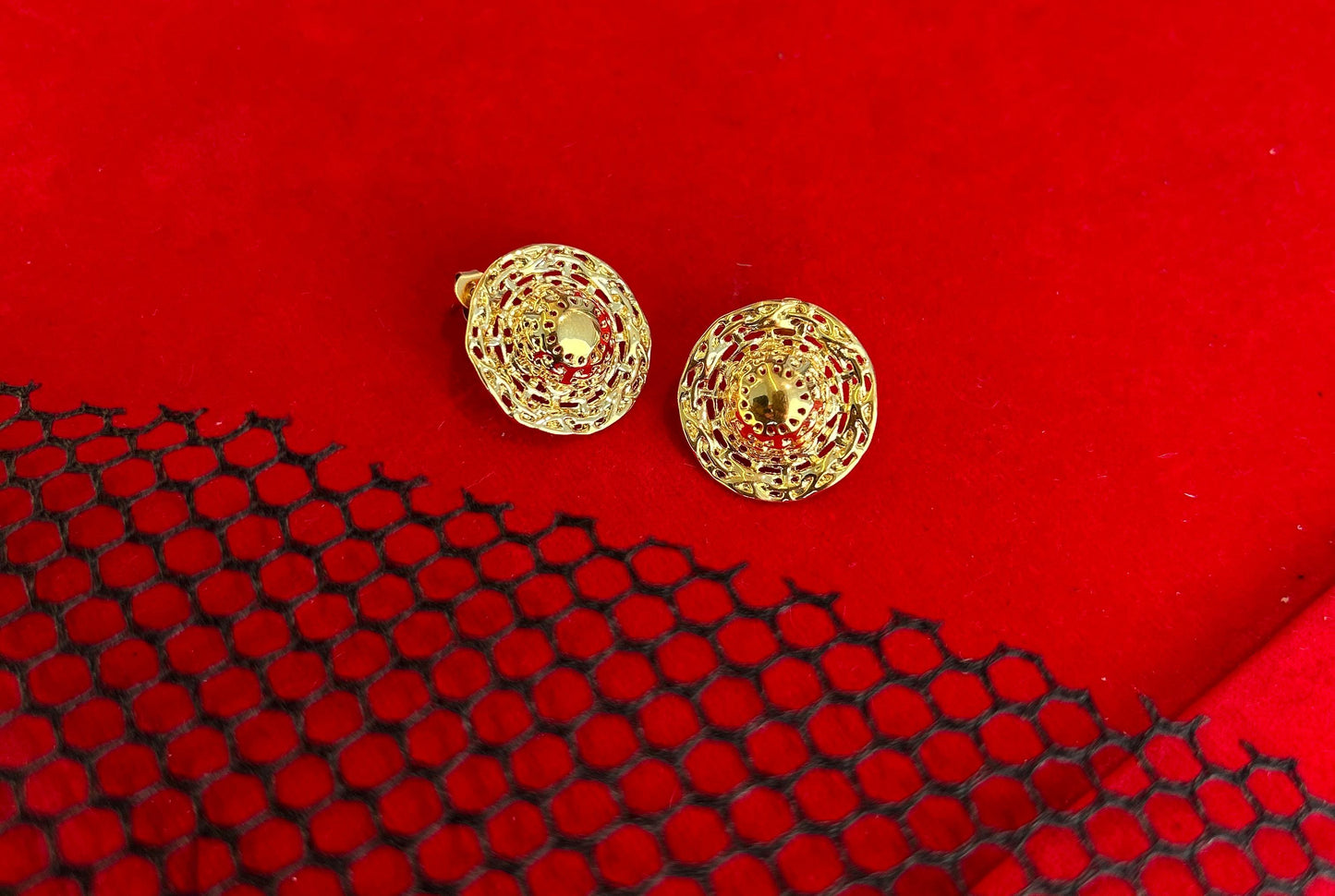 Cap studs earrings