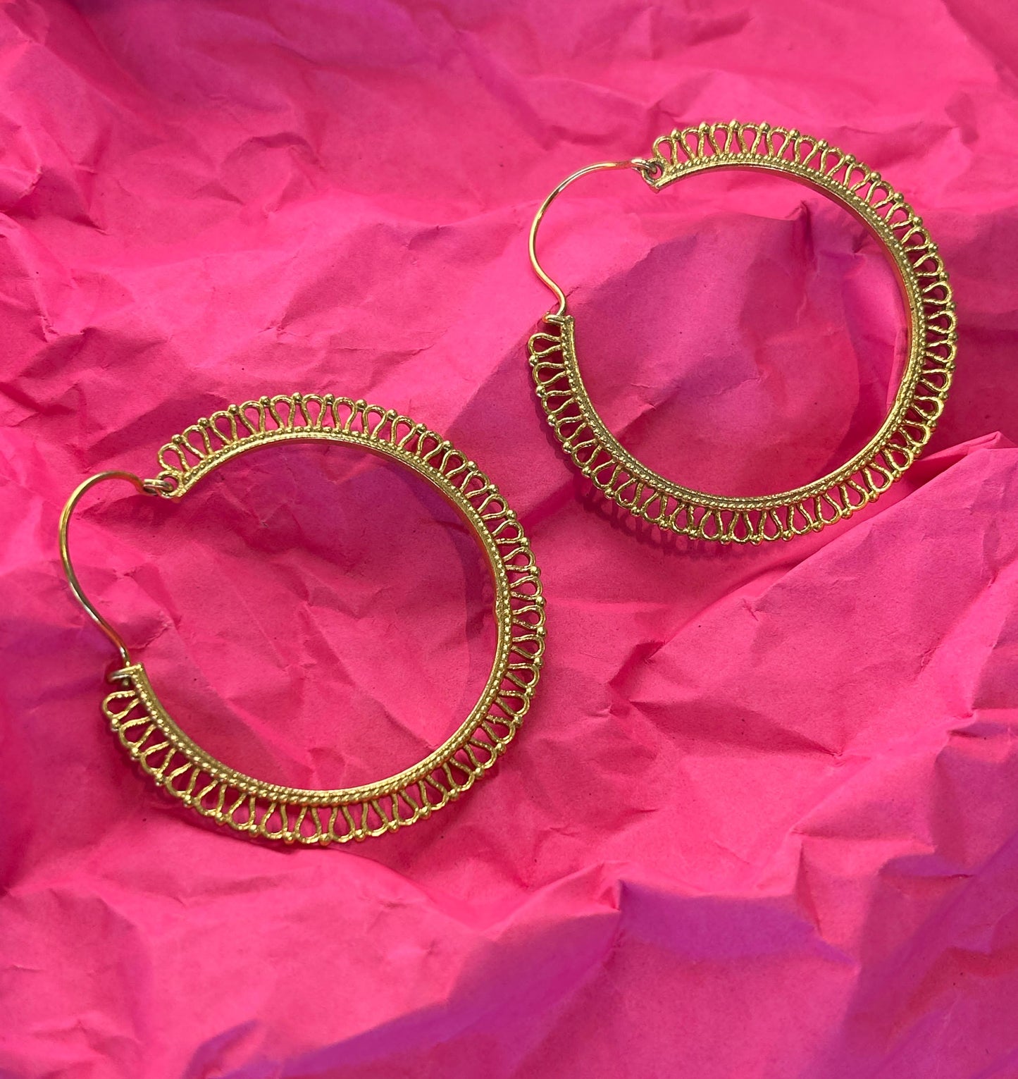 Circles gold hoop earrings
