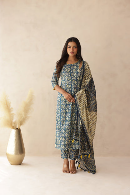 AKIRA ANGRAKHA STRAIGHT SUIT SET