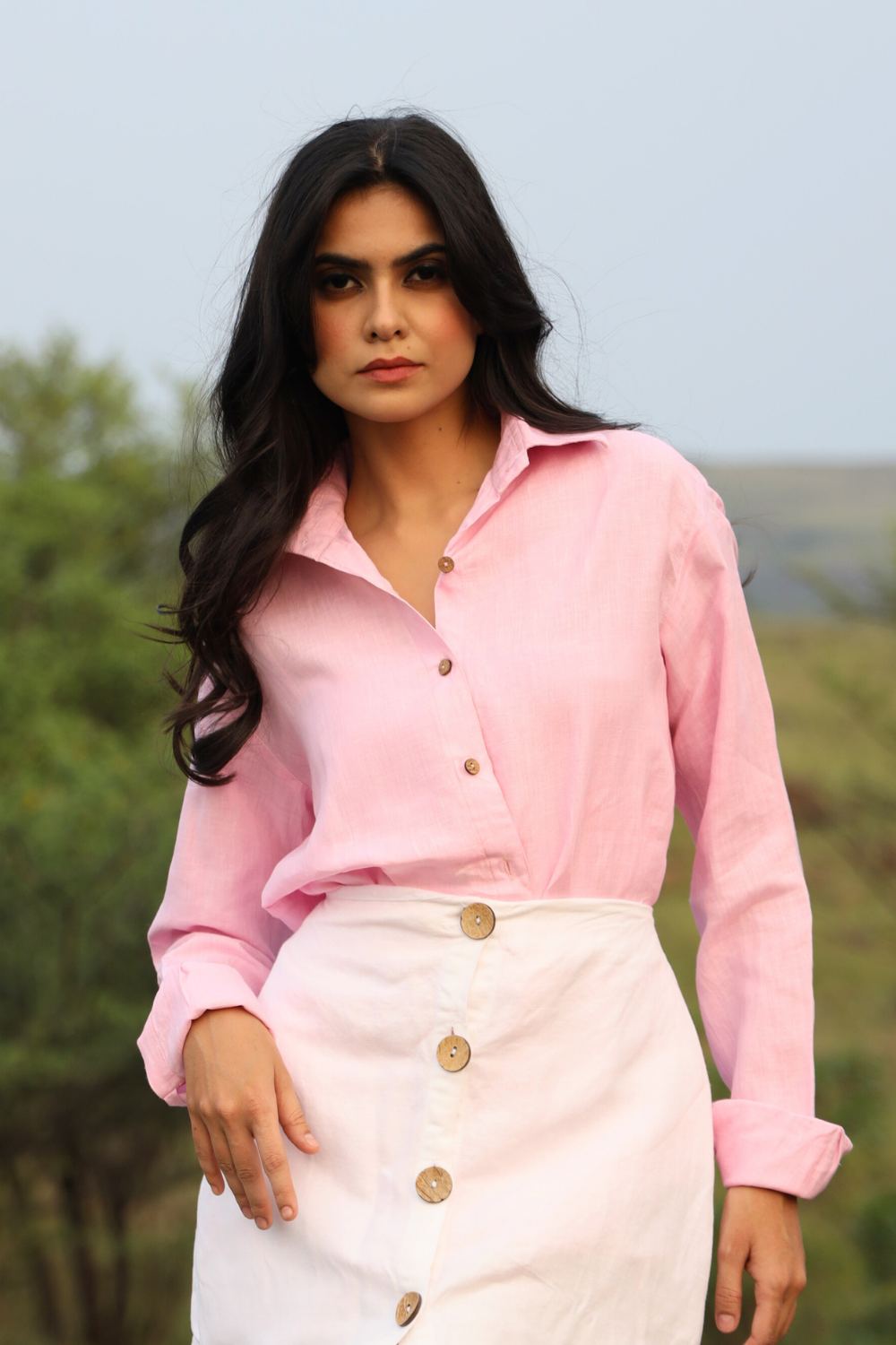Pink hemp shirt with wooden buttons front view