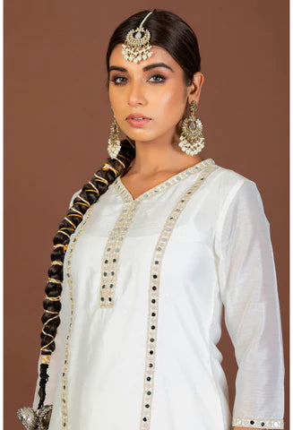 Paheli Kurti