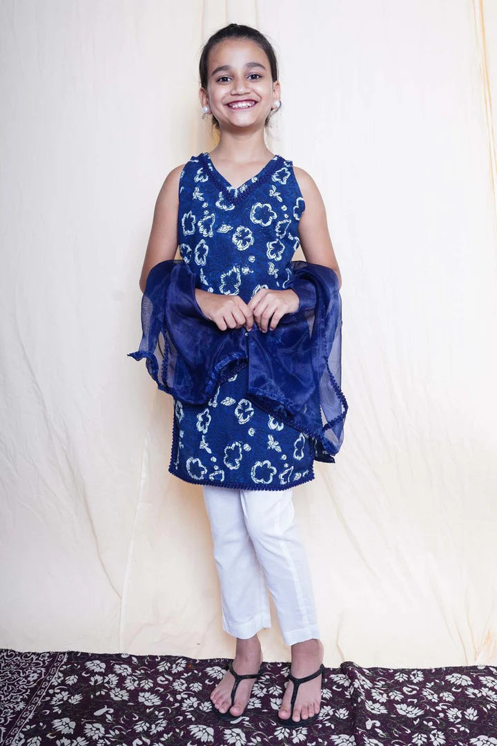 Blue Sleeveless Print Kurta Set