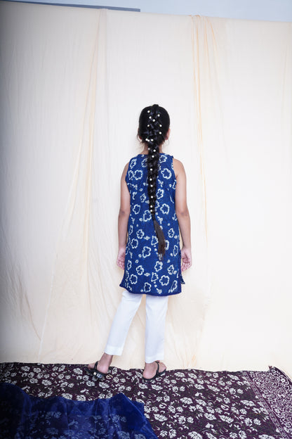 Blue Sleeveless Print Kurta Set