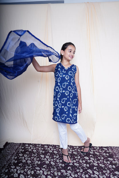 Blue Sleeveless Print Kurta Set