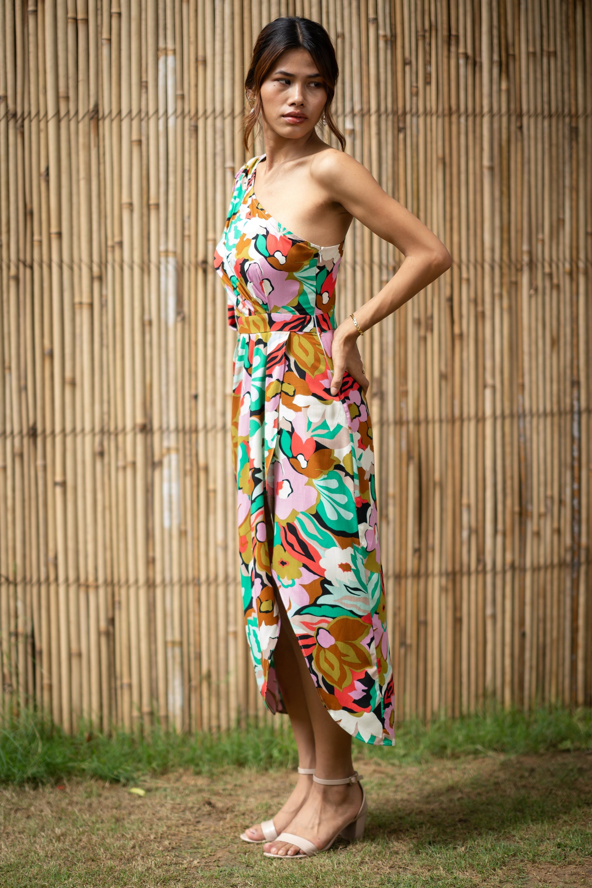 NOUR WILDFLOWER Dress side Pose