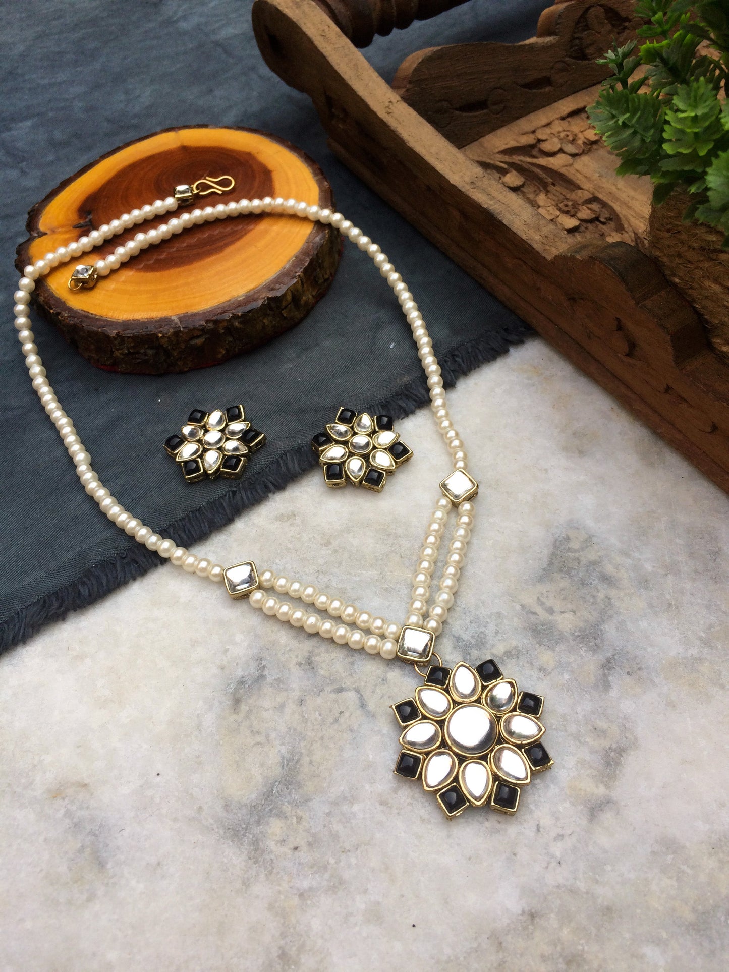 Kundan Pendant and Earrings Set - Black