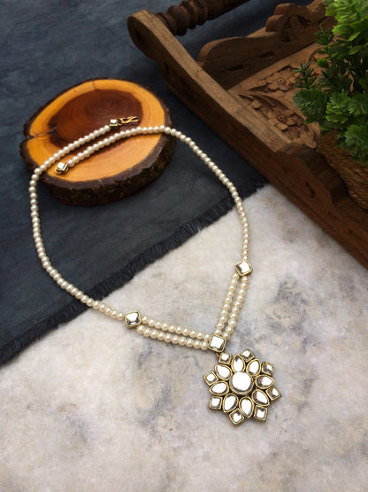 Kundan Pendant and Earrings Set