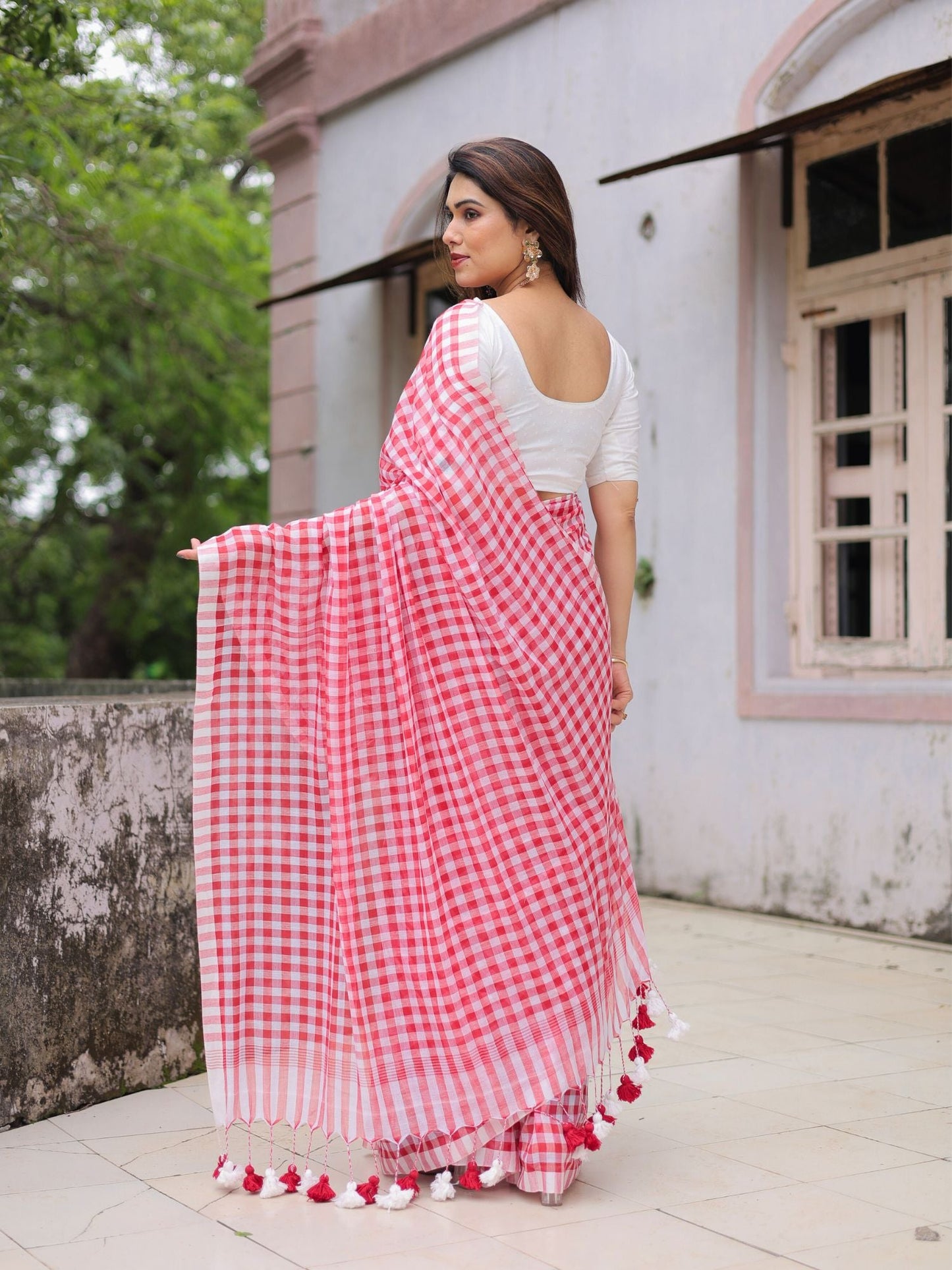 Red checks mul cotton saree with applique blouse