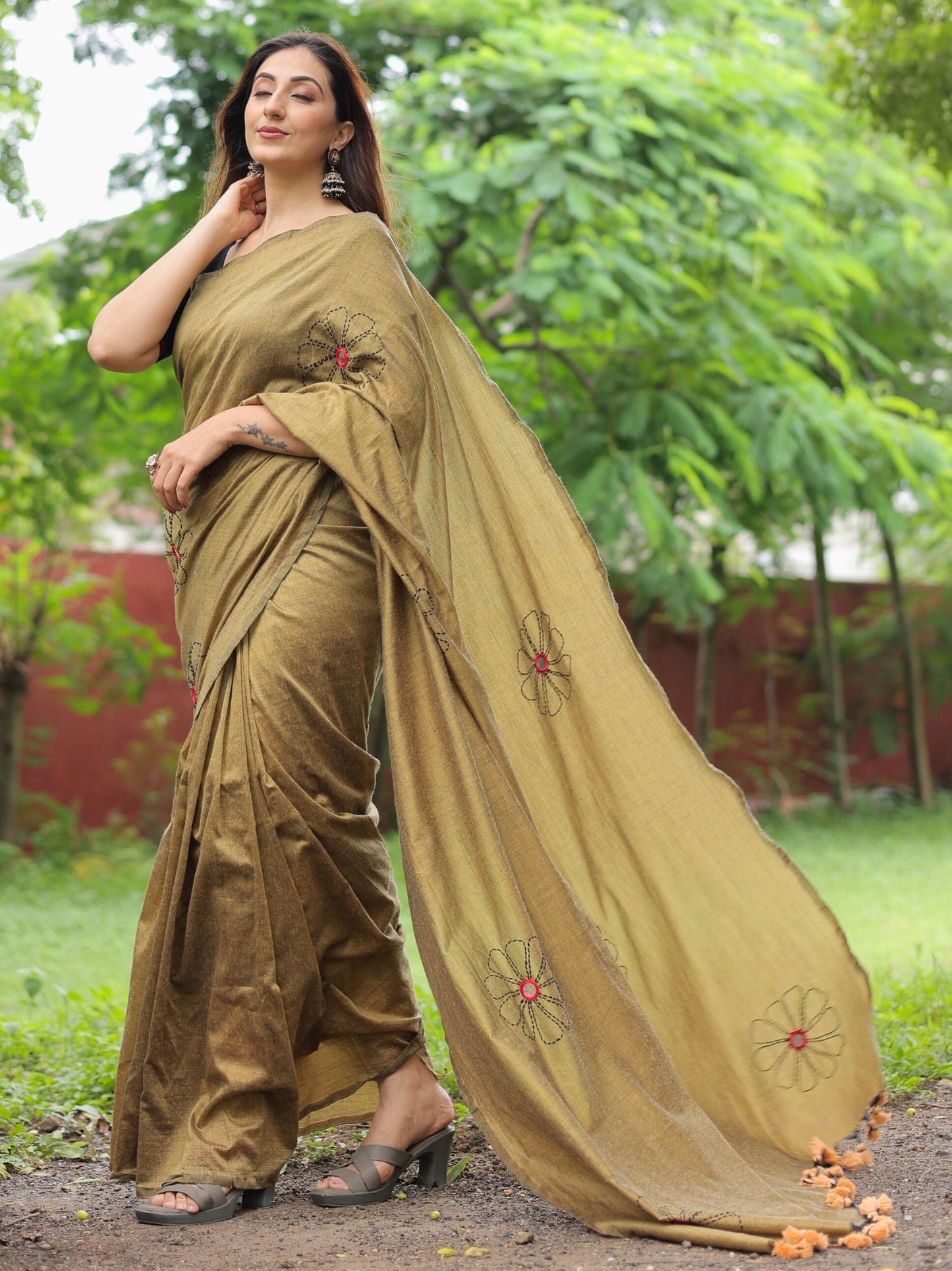 Kavita- Olive beige kanta work saree with blouse