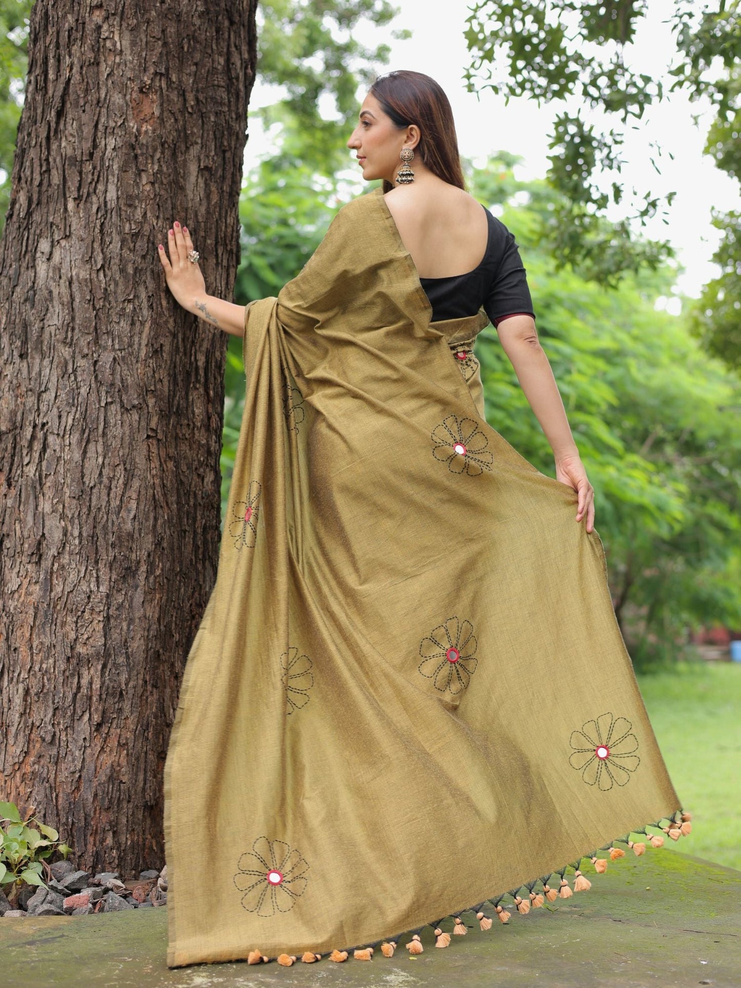 Kavita- Olive beige kanta work saree with blouse