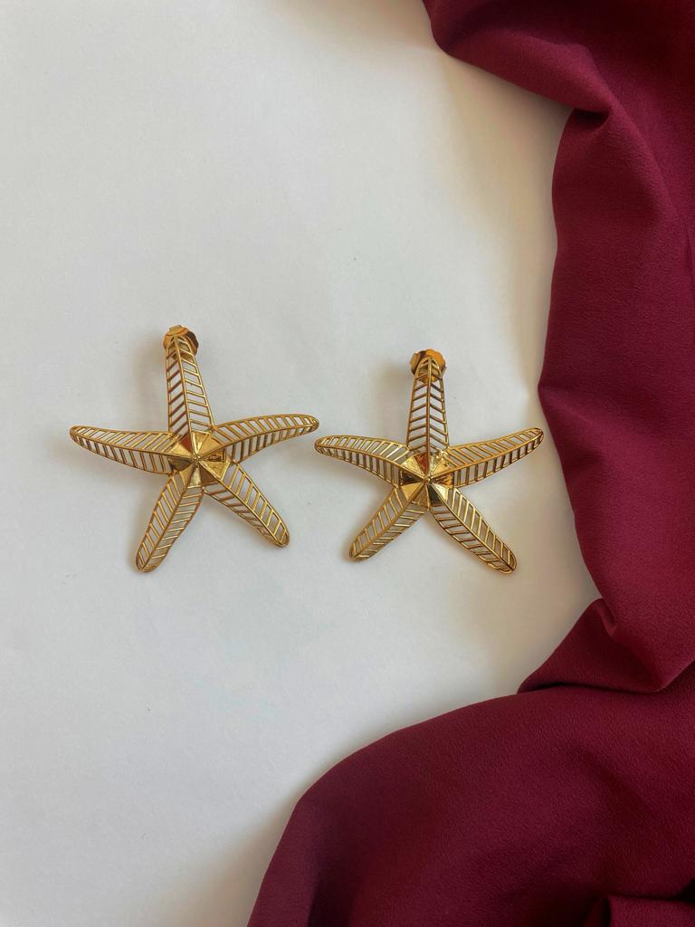 Mismatched Starfish earrings